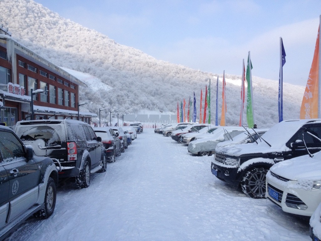 snow on cars in taiziling